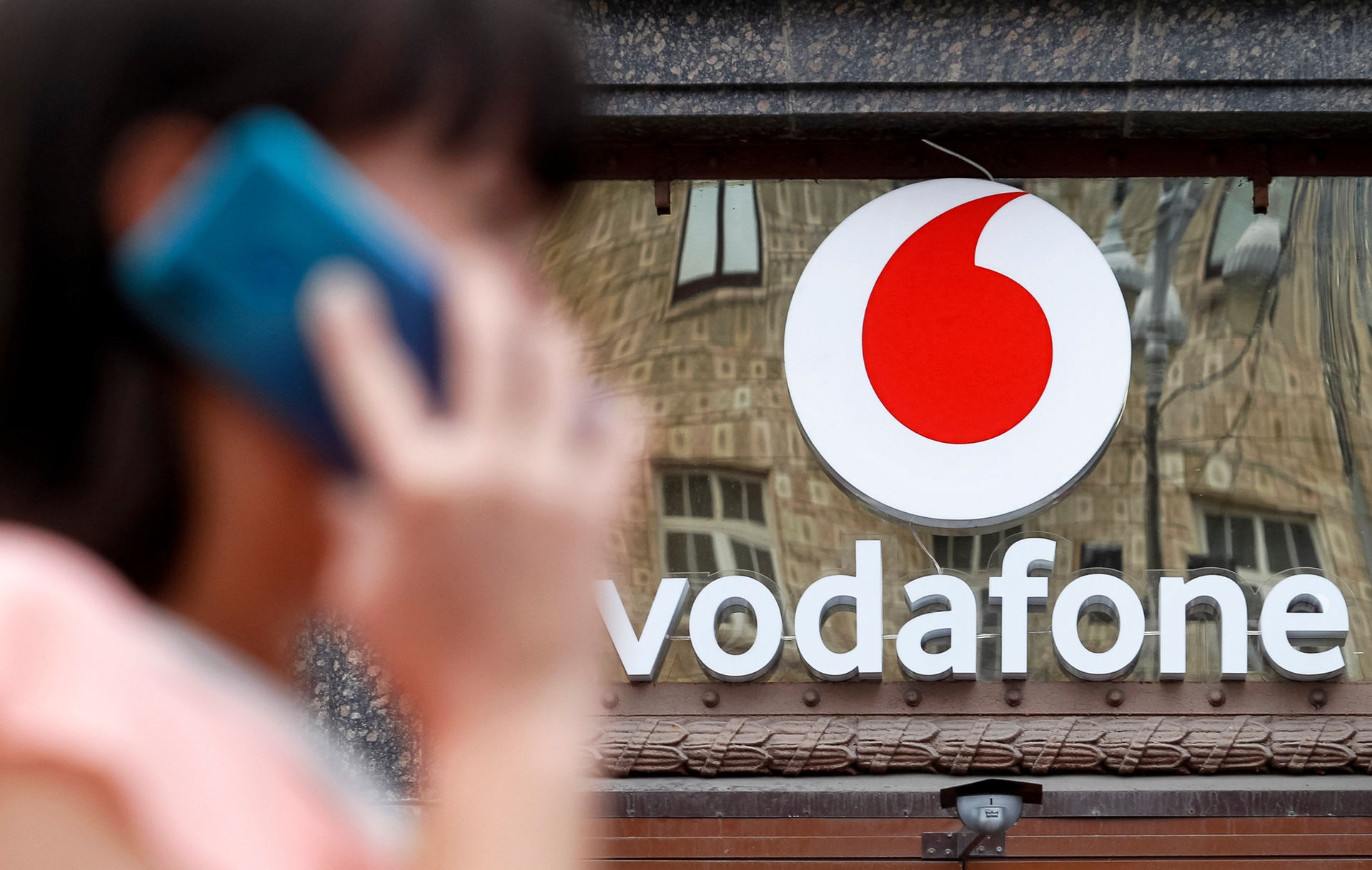 Оператор Vodafone потерял 70 тысяч абонентов из-за повышения тарифов на  связь